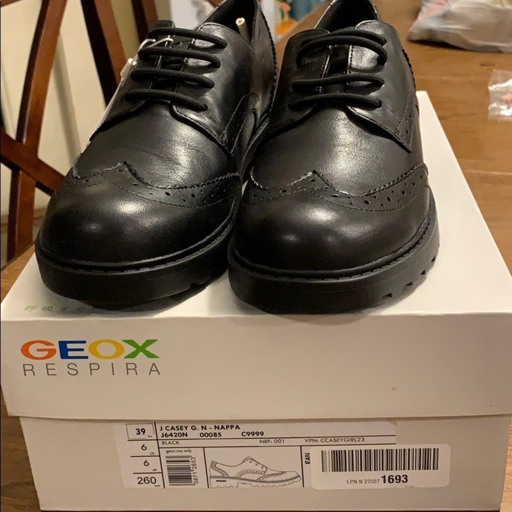 Geox leather lace-up “CaseyGirl” shoe - US 6